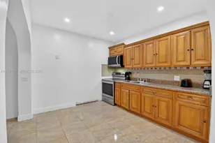 643 NE 130th St, North Miami, FL 33161 - Photo 2