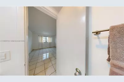 580 Egret Dr #302, Hallandale Beach, FL 33009 - Photo 32