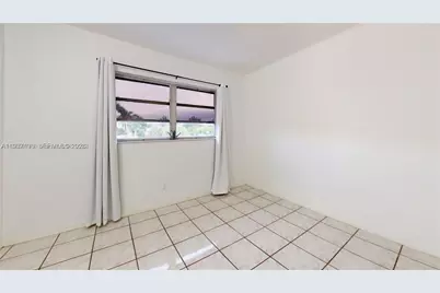 580 Egret Dr #302, Hallandale Beach, FL 33009 - Photo 22