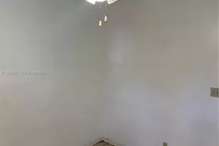 2347 NW 28th St, Oakland Park, FL 33311 - Photo 8