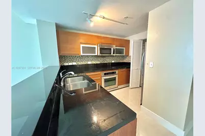 253 NE 2nd St #1504, Miami, FL 33132 - Photo 2