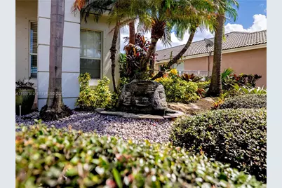 903 NW 167th Ave, Pembroke Pines, FL 33028 - Photo 4