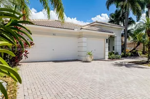 903 NW 167th Ave, Pembroke Pines, FL 33028 - Photo 2