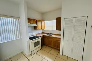 1330 NW 5th St, Miami, FL 33125 - Photo 10