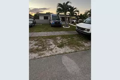 2041 NW 30th Way, Fort Lauderdale, FL 33311 - Photo 2