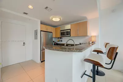 300 S Biscayne Blvd #L-428, Miami, FL 33131 - Photo 4