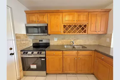 2320 S Cypress Bend Dr #305, Pompano Beach, FL 33069 - Photo 2
