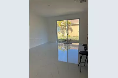 7729 NW 194th Ter, Hialeah, FL 33015 - Photo 10