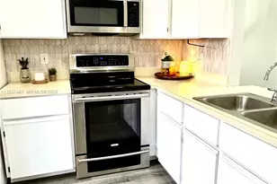 1054 NW 53rd St, Deerfield Beach, FL 33064 - Photo 8