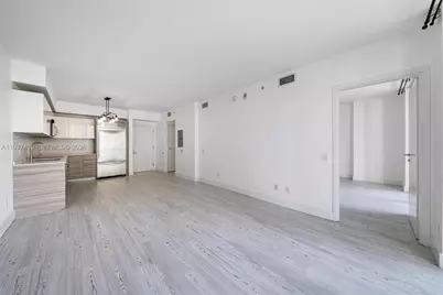 1300 Brickell Bay Dr #704, Miami, FL 33131 - Photo 8