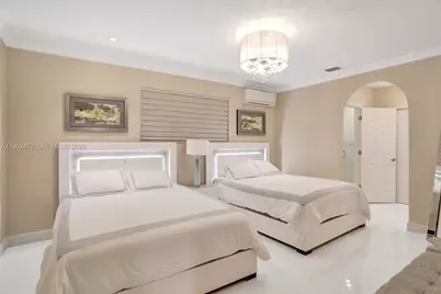 8843 Hawthorne Ave, Surfside, FL 33154 - Photo 16