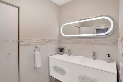 8843 Hawthorne Ave, Surfside, FL 33154 - Photo 18