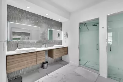 300 S Pointe Dr #1404, Miami Beach, FL 33139 - Photo 14