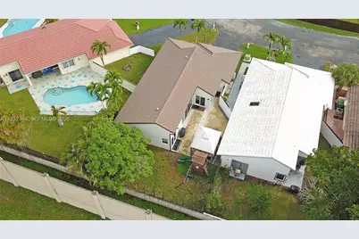 6011 Manchester Ln, Davie, FL 33331 - Photo 4