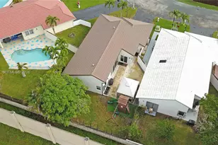 6011 Manchester Ln, Davie, FL 33331 - Photo 4