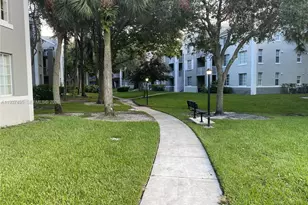 620 SW 111th Ave, Pembroke Pines, FL 33025 - Photo 14