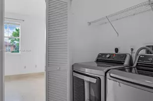 8643 NW 112th Pl, Doral, FL 33178 - Photo 16