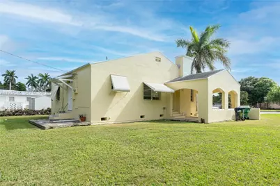 27 NW 21st St, Homestead, FL 33030 - Photo 4