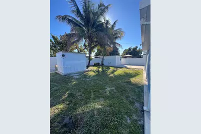 1461 E 9th Ct, Hialeah, FL 33010 - Photo 22
