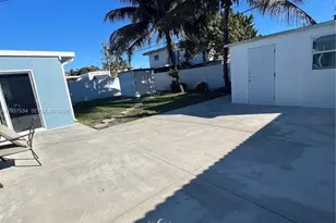 1461 E 9th Ct, Hialeah, FL 33010 - Photo 26