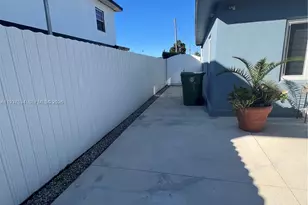 1461 E 9th Ct, Hialeah, FL 33010 - Photo 24