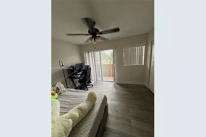 12032 S Las Palmas Dr, Pembroke Pines, FL 33025 - Photo 18