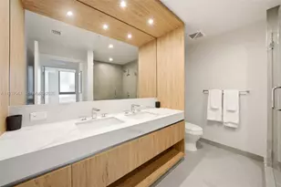 11 NE 6th St, Miami, FL 33132 - Photo 14