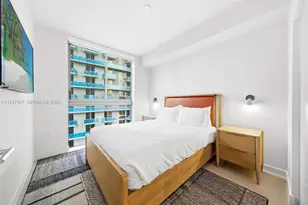 11 NE 6th St, Miami, FL 33132 - Photo 16