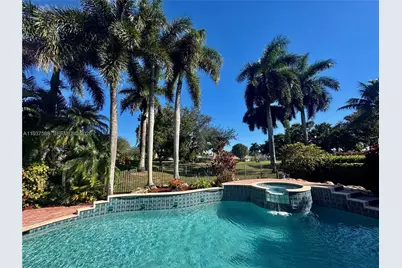 2442 Poinciana Ct, Weston, FL 33327 - Photo 2