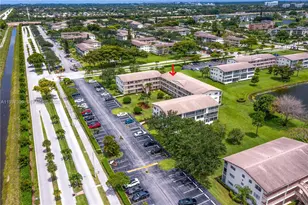 303 Preston H, Boca Raton, FL 33434 - Photo 2