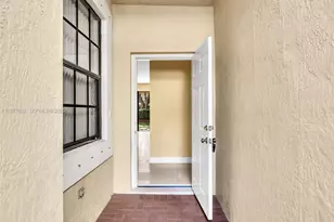 3878 Tree Top Dr, Weston, FL 33332 - Photo 4