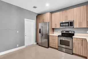 3878 Tree Top Dr, Weston, FL 33332 - Photo 10