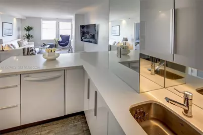 2899 Collins Ave #617, Miami Beach, FL 33140 - Photo 2