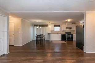 21661 NW 8th Ct, Pembroke Pines, FL 33029 - Photo 2