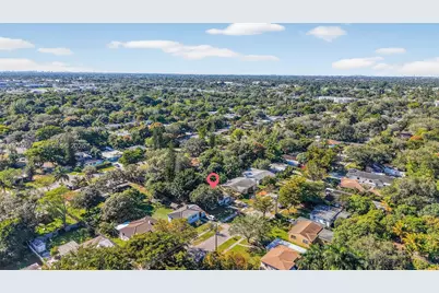 870 NE 144th St, North Miami, FL 33161 - Photo 32