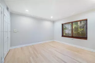 1375 N Biscayne Point Rd, Miami Beach, FL 33141 - Photo 16