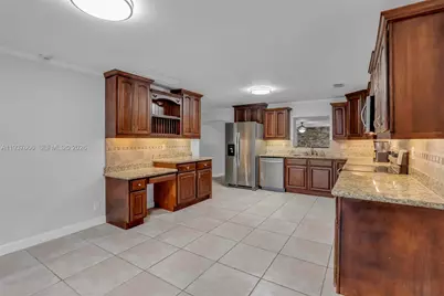 812 Holly Ln, Plantation, FL 33317 - Photo 18