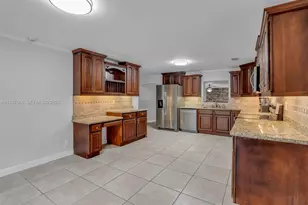 812 Holly Ln, Plantation, FL 33317 - Photo 18