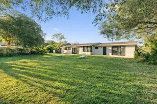 8690 SW 104th St, Miami, FL 33156 - Photo 14