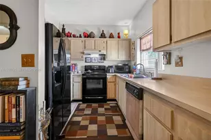 8260 NW 191st Ln, Hialeah, FL 33015 - Photo 10
