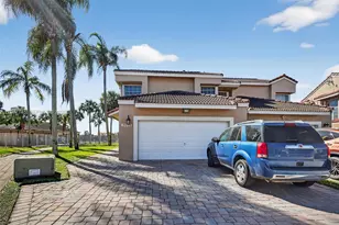 8260 NW 191st Ln, Hialeah, FL 33015 - Photo 4