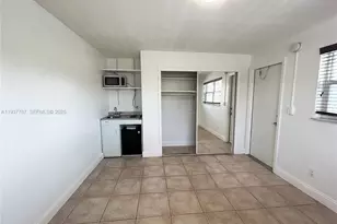 715 NE 6th St, Fort Lauderdale, FL 33304 - Photo 2