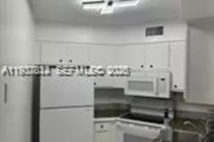 212 Lake Pointe Dr, Oakland Park, FL 33309 - Photo 6