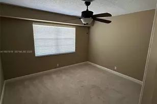 3001 W Rolling Hills Cir, Davie, FL 33328 - Photo 4