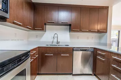 300 Majorca Ave #TH-102, Coral Gables, FL 33134 - Photo 10