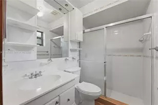 8510 NW 8th St, Pembroke Pines, FL 33024 - Photo 20