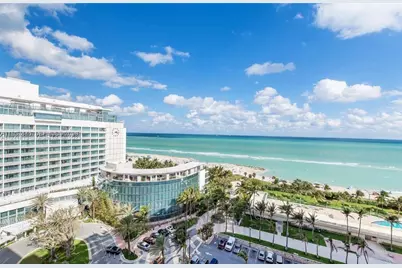 2899 Collins Ave #1717, Miami Beach, FL 33140 - Photo 2