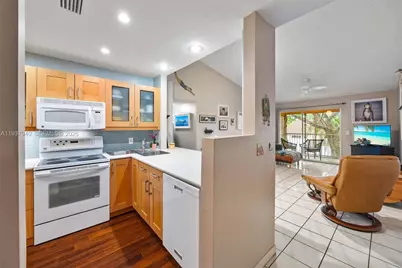 401 SE 10th St #B205, Dania Beach, FL 33004 - Photo 8