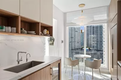 900 Brickell Key Blvd #2004, Miami, FL 33131 - Photo 12