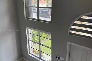 117 Danielle Ct, Weston, FL 33326 - Photo 2